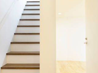 下馬のハウス, 齋藤和哉建築設計事務所 齋藤和哉建築設計事務所 Modern corridor, hallway & stairs