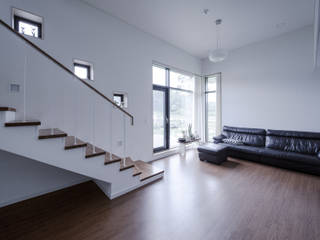 homify Minimalist corridor, hallway & stairs