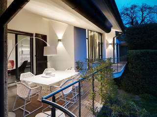 Villa sul lago di Como, Studio Marco Piva Studio Marco Piva Balcone, Veranda & Terrazza in stile moderno