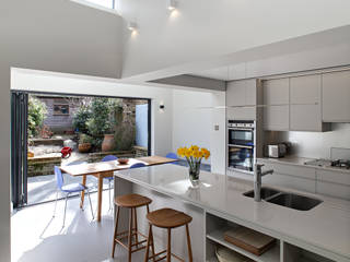 Highbury Town House APE Architecture & Design Ltd. Modern Kitchen