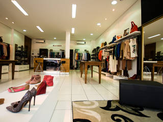 TRAMA DE PANOS STORE , Veridiana Negri Arquitetura Veridiana Negri Arquitetura Commercial spaces