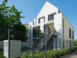 Umbau Einfamilienhaus in Düsseldorf, Architekturbüro J. + J. Viethen Architekturbüro J. + J. Viethen 모던스타일 주택