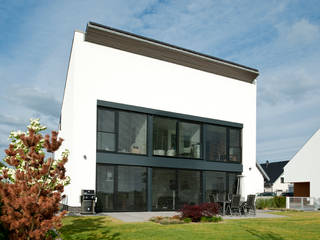 Neubau Einfamilienhaus mit einer Doppelgarage in Erkelenz, Architekturbüro J. + J. Viethen Architekturbüro J. + J. Viethen 現代房屋設計點子、靈感 & 圖片