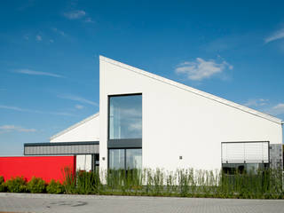 Neubau Einfamilienhaus mit Garage in Erkelenz, Architekturbüro J. + J. Viethen Architekturbüro J. + J. Viethen Nhà