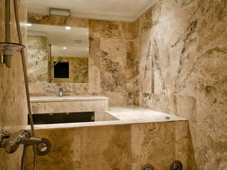 Villa Waddell in Fiesole, Tuscany, Pietre di Rapolano Pietre di Rapolano Classic style bathroom Stone