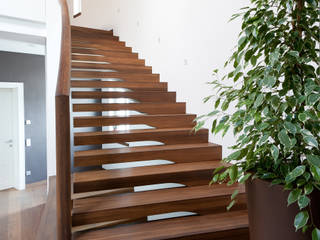 EUROPA Kragarmtreppe aus edlem Holz, Siller Treppen/Stairs/Scale Siller Treppen/Stairs/Scale Escadas Madeira Efeito de madeira