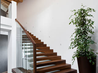 EUROPA Kragarmtreppe aus edlem Holz, Siller Treppen/Stairs/Scale Siller Treppen/Stairs/Scale Tangga Kayu Wood effect