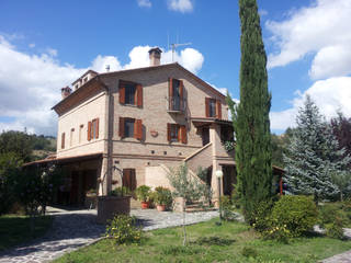 Casa a Tolentino (Marche), ALESSANDRO MUSCOLINI & PATRIZIA ZAGAGLIA ARCHITETTI ALESSANDRO MUSCOLINI & PATRIZIA ZAGAGLIA ARCHITETTI Colonial style houses