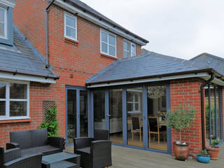 Bi folding door and fixed aluminum windows Modern windows & doors by ROCOCO Modern