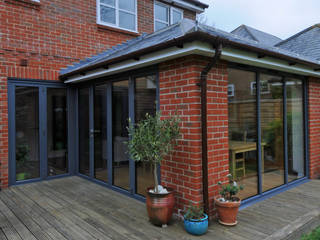 Bi folding door and fixed aluminum windows Modern windows & doors by ROCOCO Modern