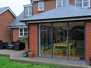 Bi folding door and fixed aluminum windows Modern windows & doors by ROCOCO Modern