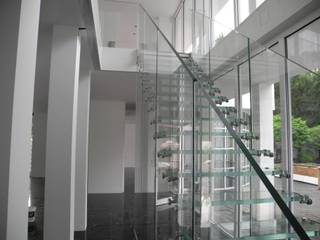 Glastreppe mit Glaswand, Siller Treppen/Stairs/Scale Siller Treppen/Stairs/Scale Лестницы Стекло