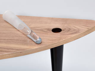 Coffee table with flacon, Meble Autorskie Jurkowski Meble Autorskie Jurkowski 클래식스타일 서재 / 사무실