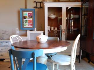 Vitrina y mesa para comedor/cocina The Hope's Furniture Comedores de estilo mediterráneo Mesas