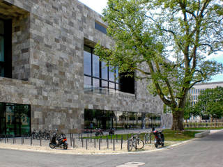 Ventilated facade in travertine University of Frankfurt, Pietre di Rapolano Pietre di Rapolano Commercial spaces Stone