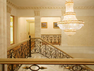 Дом космополит, KASHUBA DESIGN KASHUBA DESIGN Classic style corridor, hallway and stairs