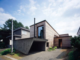 唐松, 合同会社永田大建築設計事務所 合同会社永田大建築設計事務所 Modern garage/shed Wood Grey Garages & sheds