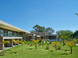 CASA AMENDOEIRAS Beth Marquez Interiores Jardins modernos