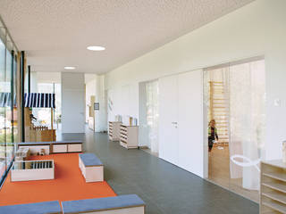 Kinderkrippe Haus im Ennstal, KREINERarchitektur KREINERarchitektur Commercial spaces