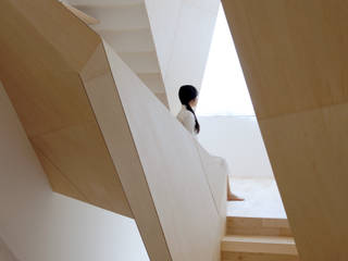 New Kyoto Town House, ALPHAVILLE Co., Ltd. ALPHAVILLE Co., Ltd. Eclectic style corridor, hallway & stairs