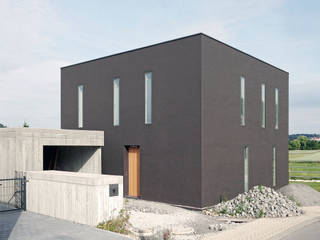 Das Kleine Schwarze f m b architekten - Norman Binder & Andreas-Thomas Mayer Minimalistische Häuser Kubus