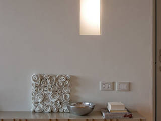 due piani di luce, zerbini villani architetti zerbini villani architetti Modern living room