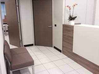 REALIZZAZIONE DI ZONA RECEPTION, ZETAOFFICE ZETAOFFICE ห้องทำงาน/อ่านหนังสือ