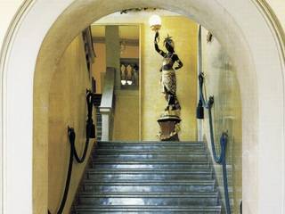 Villa Belvedere - Blevio Como Lake, Archiluc's - Studio di Architettura Stefano Lucini Architetto Archiluc's - Studio di Architettura Stefano Lucini Architetto Classic corridor, hallway & stairs