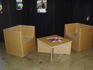 La table basse et le fauteuil GéoLin, CréaZoé CréaZoé Moderne woonkamers