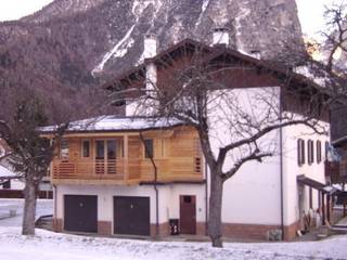 Ampliamento Klimahaus di un edificio residenziale - Loc.Campo, Forno di Zoldo (BL). , Arch.G.Massimiliano Bobbo Arch.G.Massimiliano Bobbo 모던스타일 거실