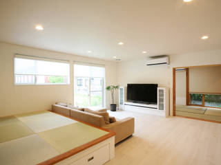 小上りのある家, 吉田設計＋アトリエアジュール 吉田設計＋アトリエアジュール Modern living room