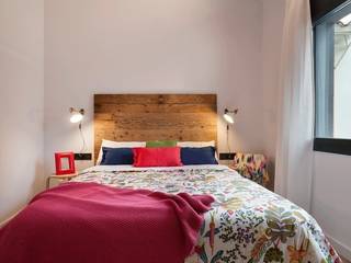 Casa reformada por Dröm Living en Crespià, Paletto's Furnature Paletto's Furnature BedroomBeds & headboards