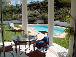 Дом в Южной Африке, Елена Вэлхли Елена Вэлхли Colonial style pool
