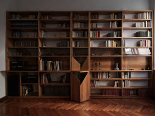 Libreria con esposizione trenini, Interni d' Architettura Interni d' Architettura Salas de estar modernas
