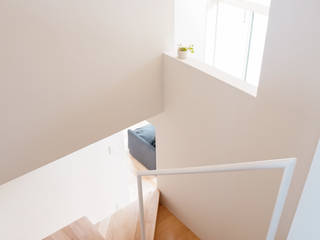 羽ノ浦のいえ, CALL SPACE DESIGN CALL SPACE DESIGN Pasillos, vestíbulos y escaleras eclécticos