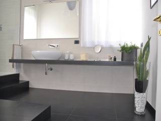 restyling - stanza da bagno, barbarapenninoarchitetto barbarapenninoarchitetto Minimalistische Badezimmer