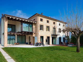 JBHouse, SARA DALLA SERRA ARCHITETTO SARA DALLA SERRA ARCHITETTO Jardines de estilo rústico