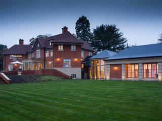 Traditional Design Newbuild Project With A Modern Twist , Marvin Windows and Doors UK Marvin Windows and Doors UK شبابيك