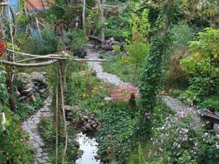 Idyllischer Naturgarten im Regenwaldstil , Gartenarchitekturbüro Timm Gartenarchitekturbüro Timm حديقة