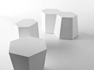 HEXAGON Stool / Side-Bedside table, CASAMANIA HORM FACTORY OUTLET CASAMANIA HORM FACTORY OUTLET Salas de estar modernas