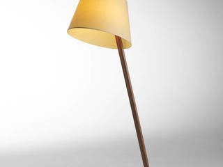 NUMERO 3 Floor lamp, CASAMANIA HORM FACTORY OUTLET CASAMANIA HORM FACTORY OUTLET Salas de estar modernas