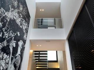 Scala di design a sbalzo made in italy [Cantilever stairs] , Interbau Interbau Casas de estilo minimalista