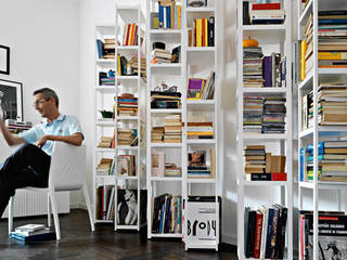 SINGLES Bookcase, CASAMANIA HORM FACTORY OUTLET CASAMANIA HORM FACTORY OUTLET Salas de estar modernas