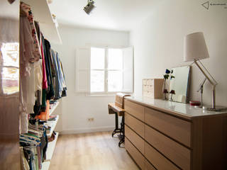 La reforma new-vintage de Gonzalo y Eva, Emmme Studio Interiorismo Emmme Studio Interiorismo Classic style dressing room