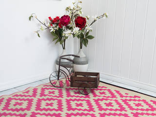 INDOOR/OUTDOOR, PLASTIC NIRVANA PINK AND CREAM RUG homify Спальня Пластик Аксесуари та прикраси