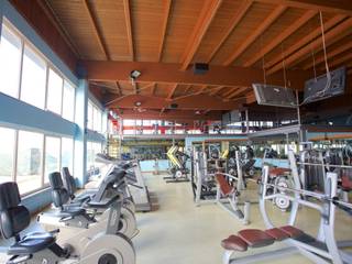 Realizzazione di un centro sportivo , STUDIO ARCH. '83 STUDIO ARCH. '83 Ruang Fitness