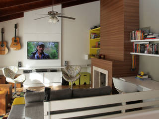 Cobertura Colorida, Quadrilha Design Arquitetura Quadrilha Design Arquitetura Modern Living Room