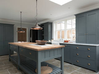 The Hampton Court Kitchen by deVOL, deVOL Kitchens deVOL Kitchens Кухня в классическом стиле