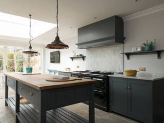 The Hampton Court Kitchen by deVOL, deVOL Kitchens deVOL Kitchens Classic style kitchen
