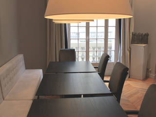 Salon 16ème, STUDIO SANDRA HELLMANN STUDIO SANDRA HELLMANN Modern Living Room